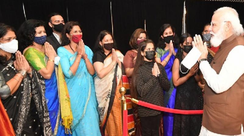 PM Modi gets a warm welcome from Indian diaspora in US PM Modi gets a warm welcome from Indian diaspora in US