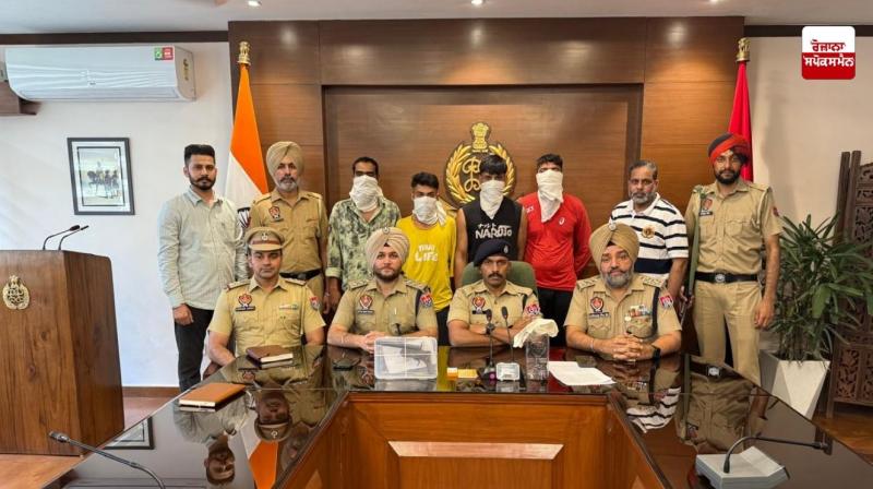 ਮੋਹਾਲੀ ਪੁਲਿਸ ਨੂੰ ਮਿਲੀ ਵੱਡੀ ਸਫ਼ਲਤਾ, ਤਿੰਨ ਵੱਖ-ਵੱਖ ਫ਼ਾਇਰਿੰਗ ਮਾਮਲਿਆਂ ਨੂੰ ਕੀਤਾ ਹੱਲ ਮੋਹਾਲੀ ਪੁਲਿਸ ਨੂੰ ਮਿਲੀ ਵੱਡੀ ਸਫ਼ਲਤਾ, ਤਿੰਨ ਵੱਖ-ਵੱਖ ਫ਼ਾਇਰਿੰਗ ਮਾਮਲਿਆਂ ਨੂੰ ਕੀਤਾ ਹੱਲ