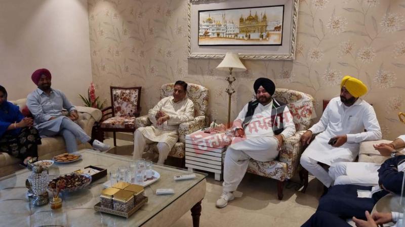 Navjot Sidhu holds closed door meeting with supporting MLAs Navjot Sidhu holds closed door meeting with supporting MLAs