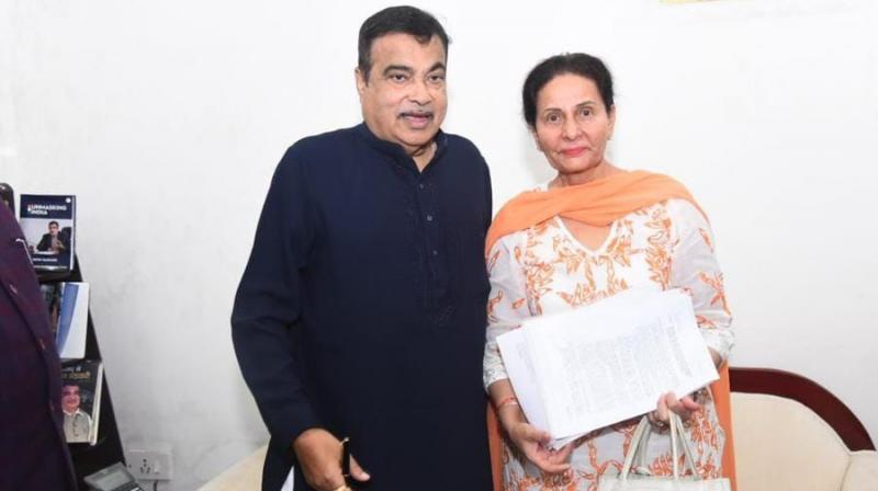 MP Patiala Preneet Kaur met Union Roads Minister Nitin Gadkari MP Patiala Preneet Kaur met Union Roads Minister Nitin Gadkari