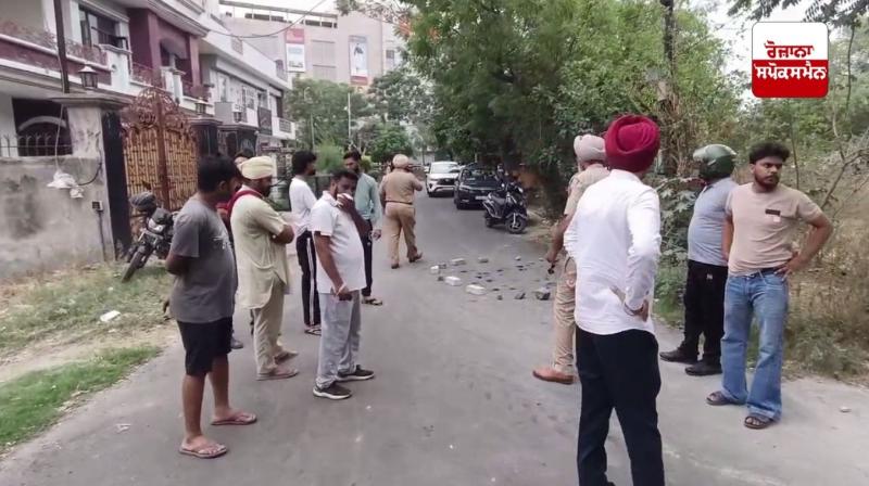 ਆਈਏਐਸ ਦੇ ਗੰਨਮੈਨ ਵਲੋਂ ਚੱਲੀ ਗੋਲੀ ਨਾਲ ਇੱਕ ਵਿਅਕਤੀ ਜ਼ਖ਼ਮੀ ਆਈਏਐਸ ਦੇ ਗੰਨਮੈਨ ਵਲੋਂ ਚੱਲੀ ਗੋਲੀ ਨਾਲ ਇੱਕ ਵਿਅਕਤੀ ਜ਼ਖ਼ਮੀ
