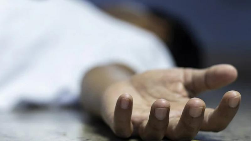The deadbody of a young man was found hanging from a tree in Jalandhar news in punjabi The deadbody of a young man was found hanging from a tree in Jalandhar news in punjabi