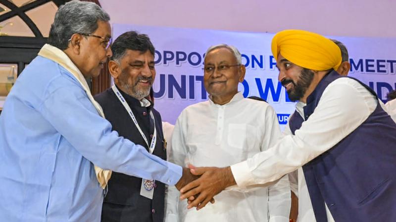 Bengaluru: Karnataka CM Siddaranmaiah and his deputy DK Shivakumar welcome Bihar CM Nitish Kumar and Punjab CM Bhagwant Mann during opposition parties' meet, in Bengaluru, Monday, July 17, 2023. (PTI Photo/Shailendra Bhojak) Bengaluru: Karnataka CM Siddaranmaiah and his deputy DK Shivakumar welcome Bihar CM Nitish Kumar and Punjab CM Bhagwant Mann during opposition parties' meet, in Bengaluru, Monday, July 17, 2023. (PTI Photo/Shailendra Bhojak)