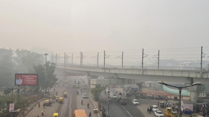 New Delhi: Vehicles near Anand Vihar area amid hazy weather conditions, in New Delhi, Sunday, Nov. 5, 2023. The air quality index deteriorated from 415 at 4 pm on Saturday to 460 at 7 am on Sunday. (PTI Photo)