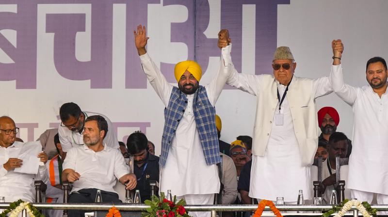 New Delhi: Punjab Chief Minister Bhagwant Mann, J&K NC chief Farooq Abdulla and RJD's Tejashwi Yadav join hands during I.N.D.I.A. bloc's 'Loktantra Bachao Rally' at Ramleela Maidan, in New Delhi, Sunday, March 31, 2024. Congress leader Rahul Gandhi and NCP Chief Sharad Pawar are also seen. (PTI Photo/Shahbaz Khan)