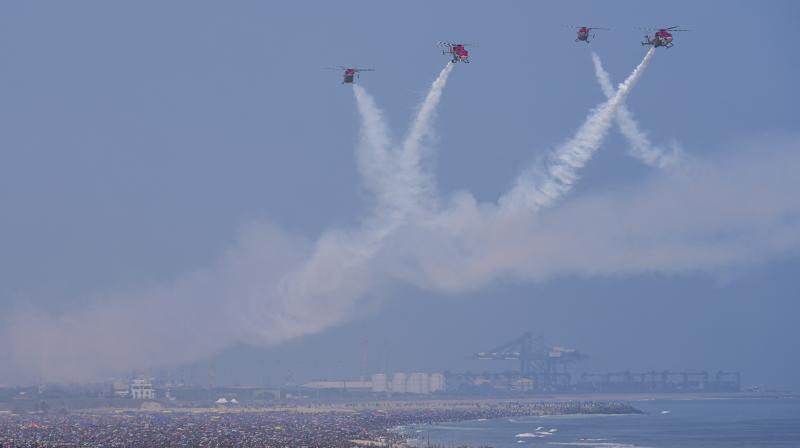 Amazing air show of Indian Air Force in Chennai. (Photo : PTI) Amazing air show of Indian Air Force in Chennai. (Photo : PTI)