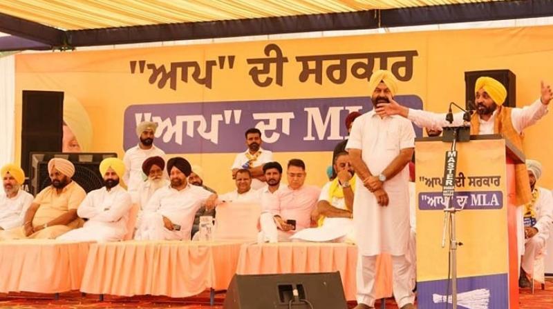 ਮੁੱਖ ਮੰਤਰੀ ਭਗਵੰਤ ਮਾਨ ਨੇ ਗਿੱਦੜਬਾਹਾ ਵਿੱਚ ਆਮ ਆਦਮੀ ਪਾਰਟੀ ਦੇ ਉਮੀਦਵਾਰ ਡਿੰਪੀ ਢਿੱਲੋਂ ਲਈ ਕੀਤਾ ਜ਼ੋਰਦਾਰ ਪ੍ਰਚਾਰ! ਮੁੱਖ ਮੰਤਰੀ ਭਗਵੰਤ ਮਾਨ ਨੇ ਗਿੱਦੜਬਾਹਾ ਵਿੱਚ ਆਮ ਆਦਮੀ ਪਾਰਟੀ ਦੇ ਉਮੀਦਵਾਰ ਡਿੰਪੀ ਢਿੱਲੋਂ ਲਈ ਕੀਤਾ ਜ਼ੋਰਦਾਰ ਪ੍ਰਚਾਰ!