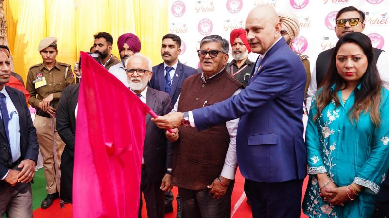 Governor Kataria flags off Cancer awareness mobile vans. Governor Kataria flags off Cancer awareness mobile vans.