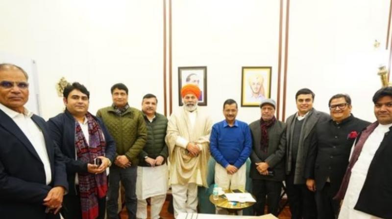 ਵਕੀਲਾਂ ਨੇ ਚਾਰ ਮੰਗਾਂ ਕੇਜਰੀਵਾਲ ਸਾਹਮਣੇ ਰੱਖੀਆਂ। ਵਕੀਲਾਂ ਨੇ ਚਾਰ ਮੰਗਾਂ ਕੇਜਰੀਵਾਲ ਸਾਹਮਣੇ ਰੱਖੀਆਂ।