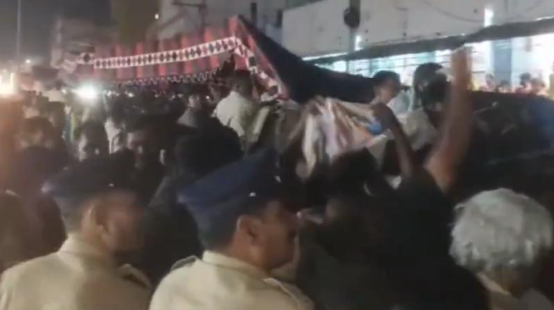 A stampede broke out in the Tirupati temple of Andhra Pradesh A stampede broke out in the Tirupati temple of Andhra Pradesh