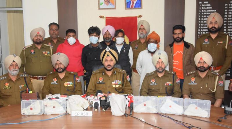 9 arrested including Baba for drug smuggling in the name of Dargah. 9 arrested including Baba for drug smuggling in the name of Dargah.