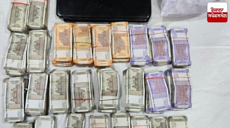 Amritsar Police takes major action against drugs, arrests two hawala operators News in Punjabi Amritsar Police takes major action against drugs, arrests two hawala operators News in Punjabi