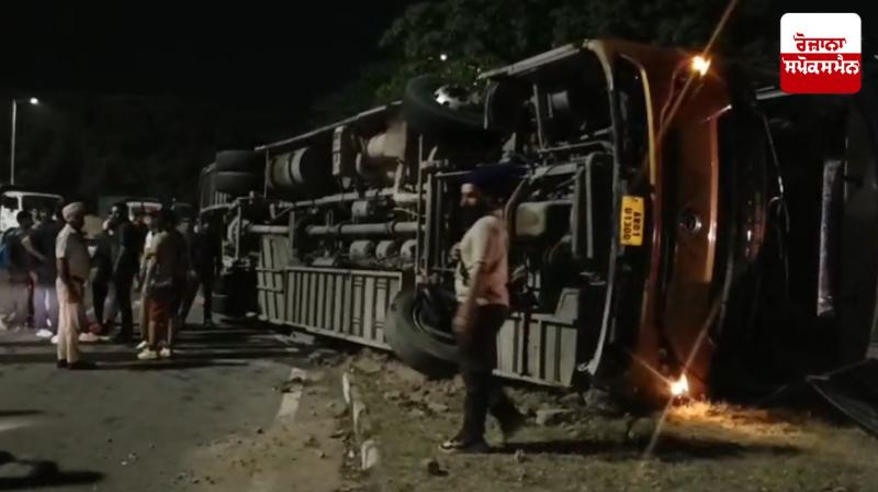 Major road accident in Chandigarh, bus full of passengers overturns, many injured Latest news in Punjabi Major road accident in Chandigarh, bus full of passengers overturns, many injured Latest news in Punjabi