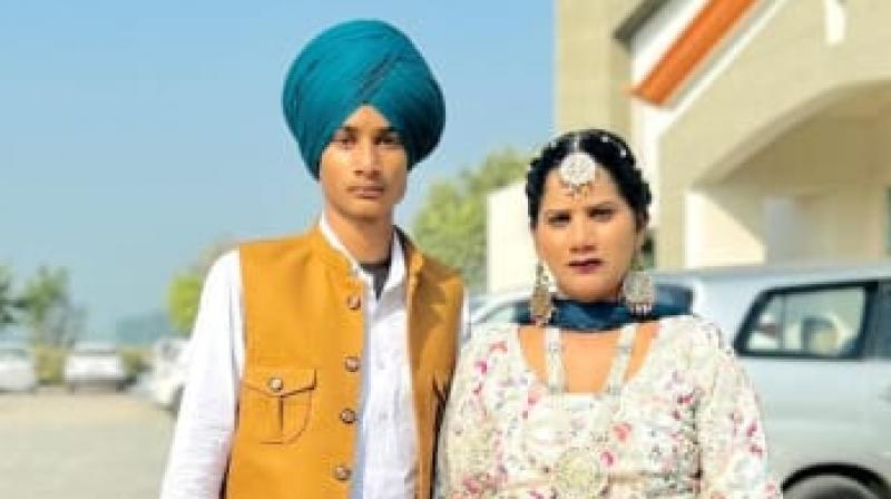 ਬਲਜੀਤ ਕੌਰ ਅਤੇ ਉਸ ਦੇ ਬੇਟੇ ਲਵਪ੍ਰੀਤ ਸਿੰਘ ਦੀ ਪੁਰਾਣੀ ਤਸਵੀਰ। ਬਲਜੀਤ ਕੌਰ ਅਤੇ ਉਸ ਦੇ ਬੇਟੇ ਲਵਪ੍ਰੀਤ ਸਿੰਘ ਦੀ ਪੁਰਾਣੀ ਤਸਵੀਰ।
