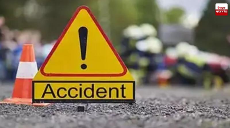 5 dead, 2 injured as car falls into dry river in Maharashtra Latest News in Punjabi 5 dead, 2 injured as car falls into dry river in Maharashtra Latest News in Punjabi
