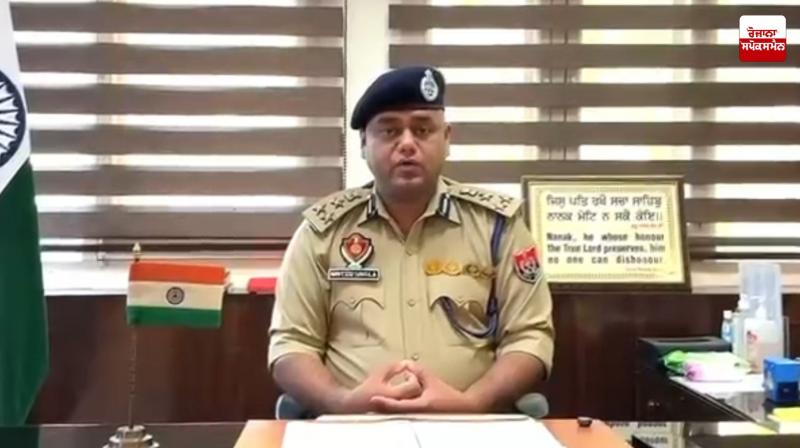 ਡੀਆਈਜੀ ਨਵੀਨ ਸਿੰਗਲਾ ਪ੍ਰੈੱਸ ਕਾਨਫ਼ਰੰਸ ਦੌਰਾਨ ਡੀਆਈਜੀ ਨਵੀਨ ਸਿੰਗਲਾ ਪ੍ਰੈੱਸ ਕਾਨਫ਼ਰੰਸ ਦੌਰਾਨ