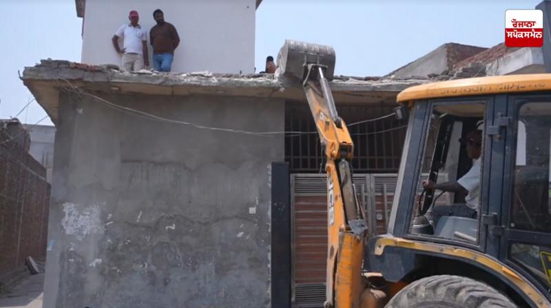 Bulldozer Action raided another drug smuggler's house in Amritsar Latest News in Punjabi Bulldozer Action raided another drug smuggler's house in Amritsar Latest News in Punjabi