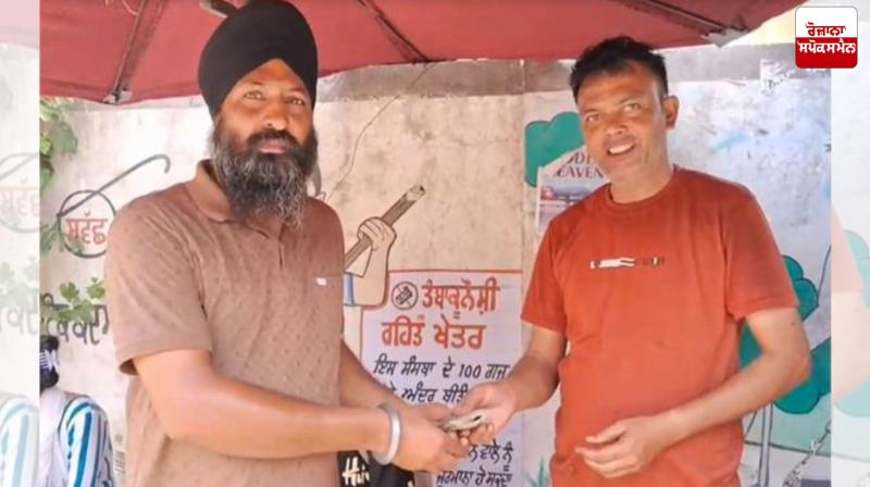 Gurdaspur Street Vendor sets an Example of Honesty Latest News in Punjabi Gurdaspur Street Vendor sets an Example of Honesty Latest News in Punjabi