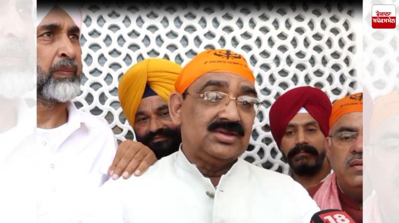 BJP's Punjab Leadership Pays Obeisance at Sri Darbar Sahib BJP's Punjab Leadership Pays Obeisance at Sri Darbar Sahib