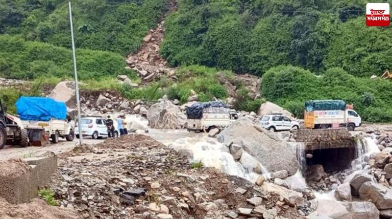 4 Vehicles Buried Due to Landslide in Shimla, Orange Alert Issued Today As Well Latest News in Punjabi 4 Vehicles Buried Due to Landslide in Shimla, Orange Alert Issued Today As Well Latest News in Punjabi
