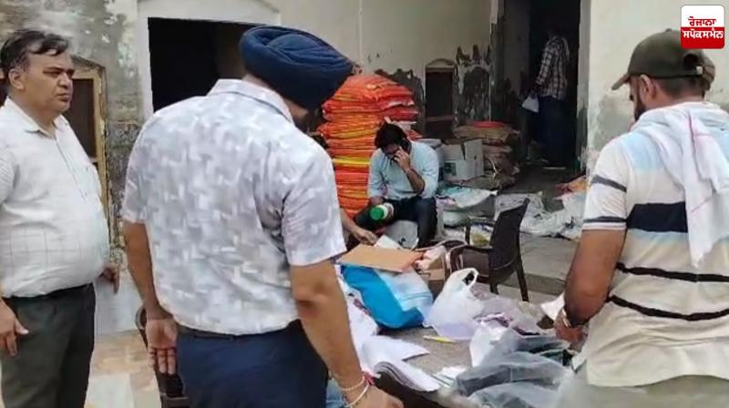 Seeds And Fertilizers Worth 20 Lakhs Stored Recovered From House in Sri Muktsar Sahib Latest News in Punjabi Seeds And Fertilizers Worth 20 Lakhs Stored Recovered From House in Sri Muktsar Sahib Latest News in Punjabi