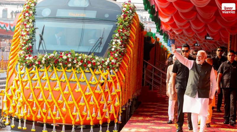 PM Modi Flags off Four Vande Bharat Express Trains From Varanasi Latest News in Punjabi 