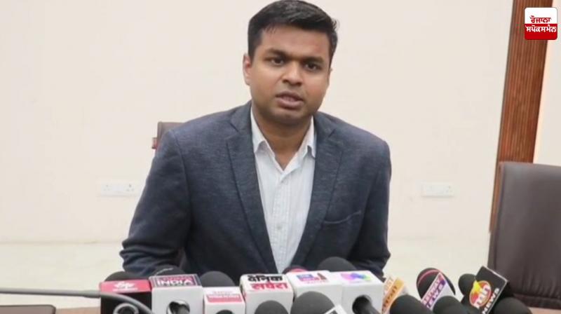 DC Himanshu Jain Appeals not to Set Fire to Stubble Latest News in Punjabi 