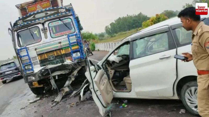 A Speeding Car Collided with a Truck in Madhya Pradesh, A Tragic Accident Occurred Latest News in Punjabi 