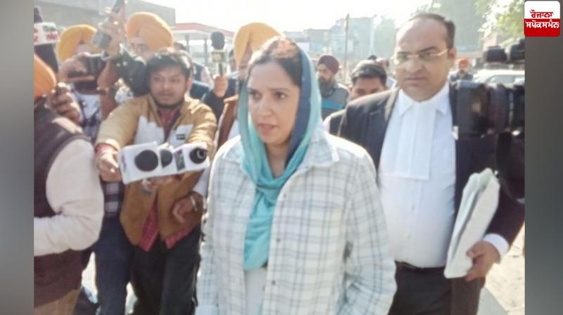 Kanchanpreet Kaur Reaches Majitha Police Station for Appearance Latest News in Punjabi 