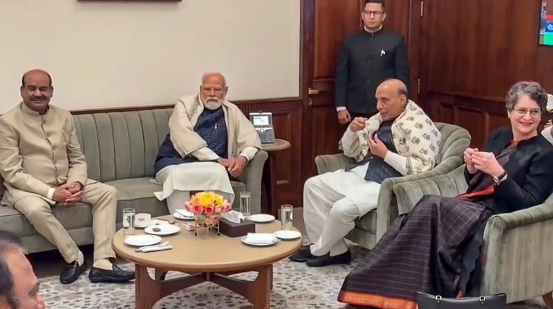 ਸਪੀਕਰ ਨਾਲ ਮੁਲਾਕਾਤ ਦੌਰਾਨ ਮੋਦੀ ਅਤੇ ਪ੍ਰਿਅੰਕਾ ਨੇ ਚਾਹ ਪੀਂਦਿਆਂ ਕੀਤੀ ਦੋਸਤਾਨਾ ਗੱਲਬਾਤ ਕੀਤੀ 