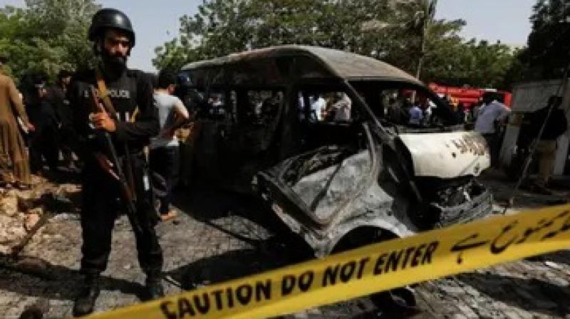 Terrorist attack on police headquarters in Karachi, Pakistan, 8-10 attackers fired shots