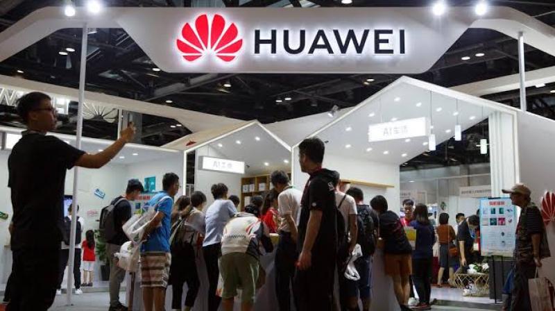 Huawei telecom company give big bonus to staff 286 dollar million rupee