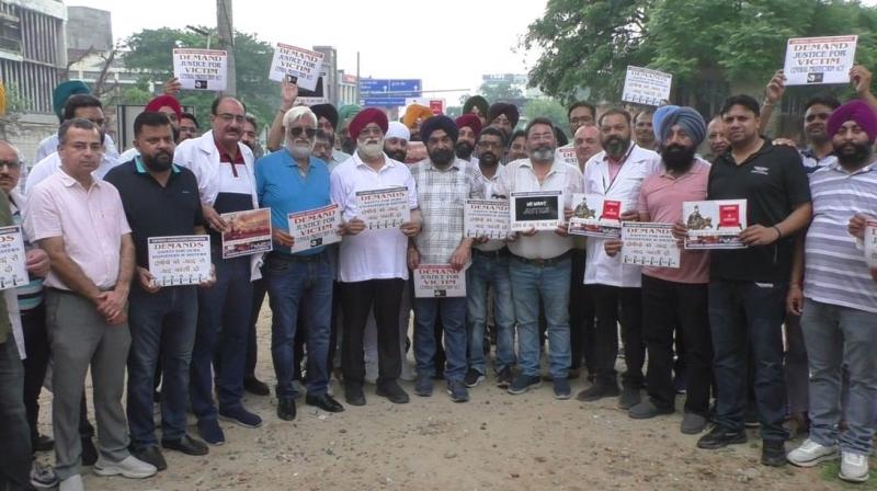 ਬਸਪਾ ਆਗੂ ਰੋਸ ਪ੍ਰਦਰਸ਼ਨ ਕਰਦੇ ਹੋਏ ਬਸਪਾ ਆਗੂ ਰੋਸ ਪ੍ਰਦਰਸ਼ਨ ਕਰਦੇ ਹੋਏ