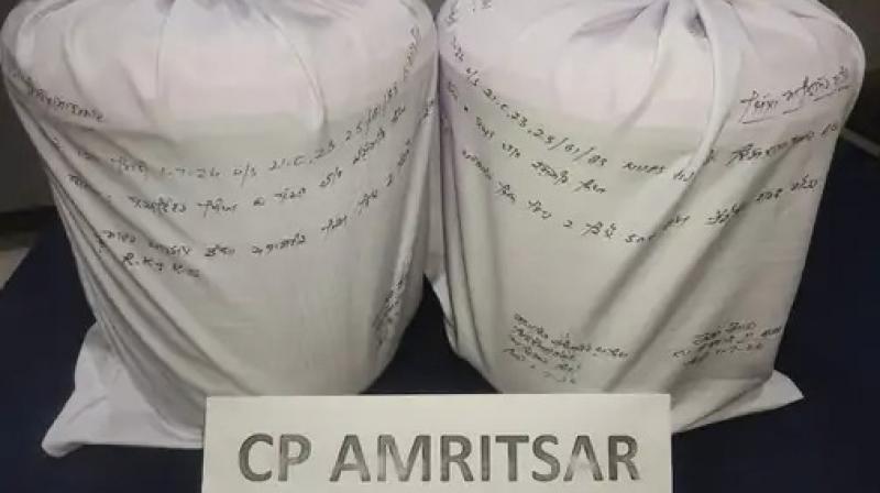 Amritsar police arrested drug smuggler Amritsar police arrested drug smuggler