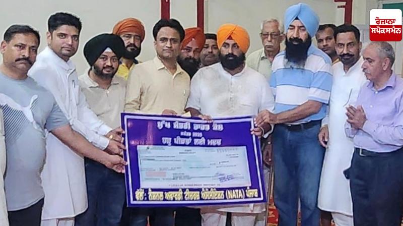 National awardee teachers donate Rs 1.25 lakh for flood relief work on Teachers' Day National awardee teachers donate Rs 1.25 lakh for flood relief work on Teachers' Day