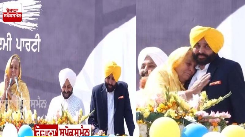 Bhagwant Mann's mother Harpal Kaur gets emotional Bhagwant Mann's mother Harpal Kaur gets emotional