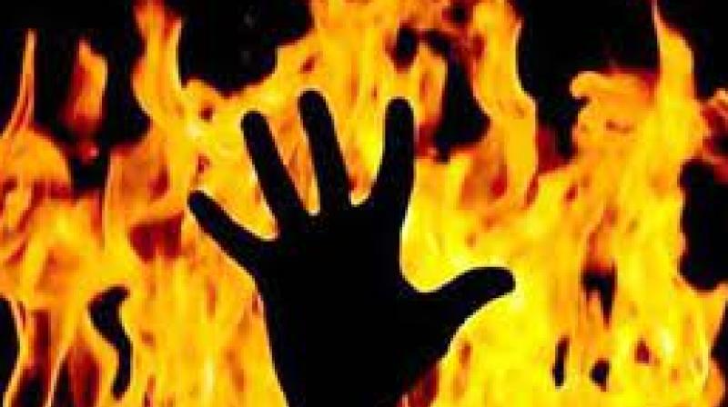 the husband set himself on fire outside the Pinjore police station the husband set himself on fire outside the Pinjore police station