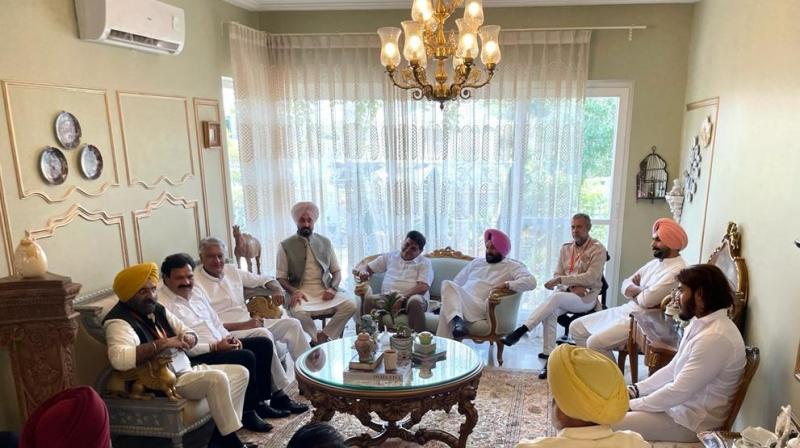Half a dozen Congress leaders will join BJP, meeting with Sunil Jakhar and Sirsa Half a dozen Congress leaders will join BJP, meeting with Sunil Jakhar and Sirsa