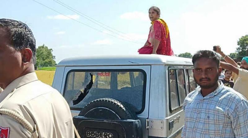 Women on Jeep