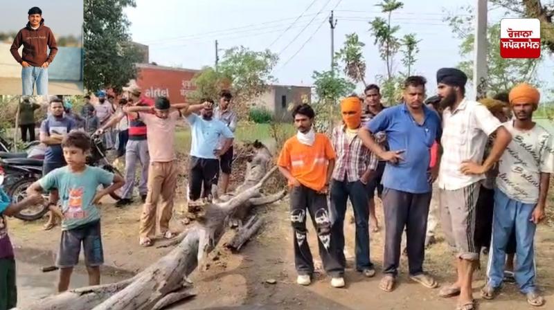 ਮੋਟਰਸਾਈਕਲ ’ਤੇ ਜਾ ਰਹੇ ਨੌਜਵਾਨਾਂ ’ਤੇ ਡਿੱਗਿਆ ਦਰਖਤ ਇੱਕ ਦੀ ਮੌਤ ਦੂਜਾ ਗੰਭੀਰ ਰੂਪ ’ਚ ਜਖ਼ਮੀ ਮੋਟਰਸਾਈਕਲ ’ਤੇ ਜਾ ਰਹੇ ਨੌਜਵਾਨਾਂ ’ਤੇ ਡਿੱਗਿਆ ਦਰਖਤ ਇੱਕ ਦੀ ਮੌਤ ਦੂਜਾ ਗੰਭੀਰ ਰੂਪ ’ਚ ਜਖ਼ਮੀ
