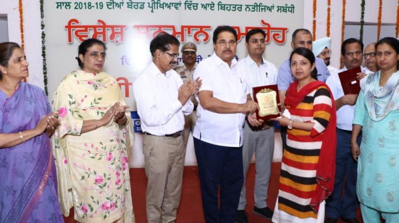 O.P. Soni awarded to school heads O.P. Soni awarded to school heads