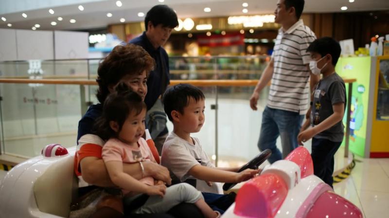 China aims to increase population, offers women perks for having babies