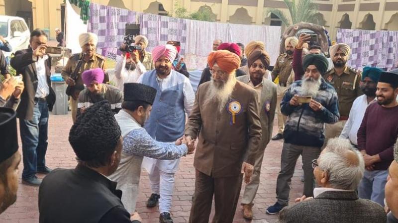 Iqbal Singh Lalpura reached Qadia and held a meeting with the representatives of Muslim Ahmadiyya Jamaat Iqbal Singh Lalpura reached Qadia and held a meeting with the representatives of Muslim Ahmadiyya Jamaat