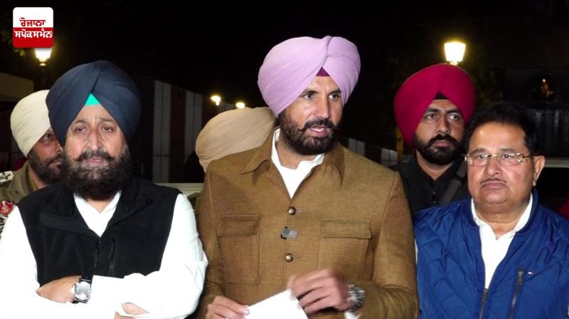 ਰਾਜਾ ਵੜਿੰਗ ਪੱਤਰਕਾਰਾਂ ਨਾਲ ਗੱਲਬਾਤ ਰਾਜਾ ਵੜਿੰਗ ਪੱਤਰਕਾਰਾਂ ਨਾਲ ਗੱਲਬਾਤ