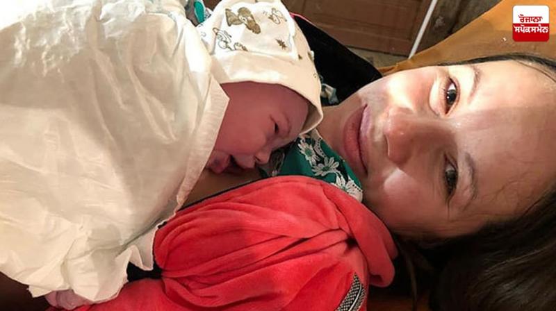 Ukrainian woman gives birth during war