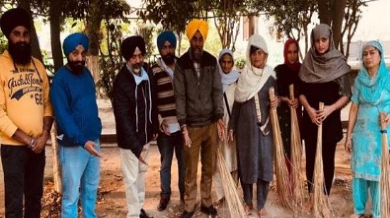Social reform organization and sangat cleaned the corridor of Sri Harmandir Sahib Social reform organization and sangat cleaned the corridor of Sri Harmandir Sahib