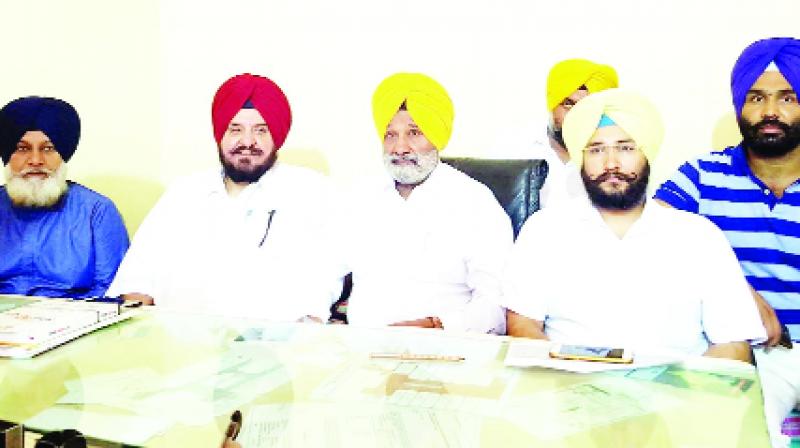 The Akali Dal announced the boycott of the Panchayat Samiti elections of three assembly constituencies