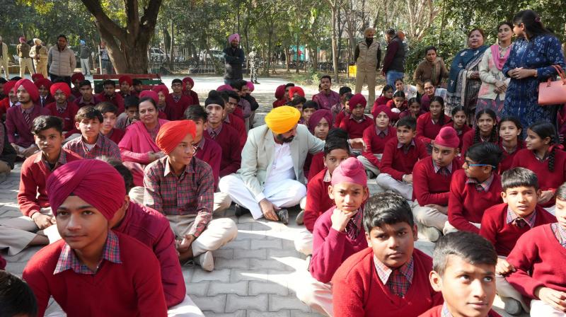 CM conducts surprise visit to government schools in Rupnagar CM conducts surprise visit to government schools in Rupnagar