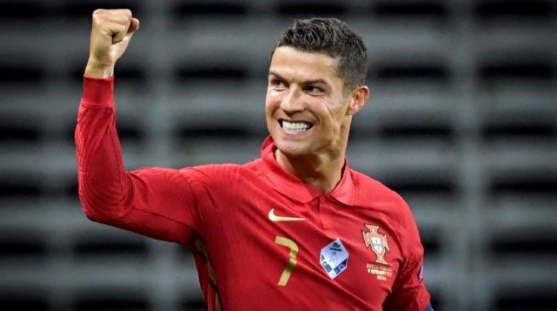 Cristiano Ronaldo has 100 crore followers on social media Cristiano Ronaldo has 100 crore followers on social media