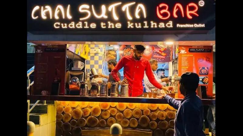 After leaving UPSC, the young man started selling tea with his friend After leaving UPSC, the young man started selling tea with his friend